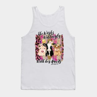 She Works Willingly With Her Hands Farmer Thanksgiving Gift Tank Top